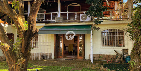 Casa a venda, 5 quartos e acesso ao Rio Mambucaba